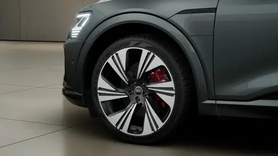 AUDI-Q8 E-TRON-2023