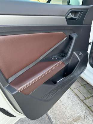 VOLKSWAGEN-JETTA-2019