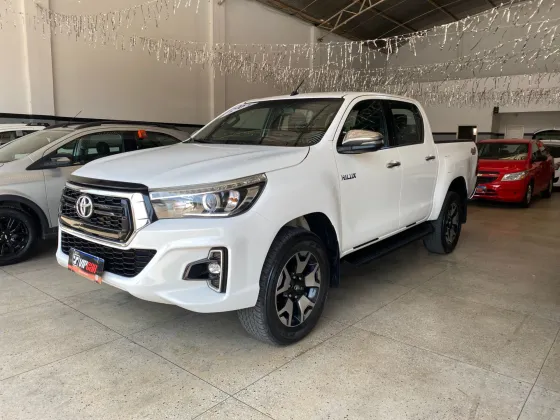TOYOTA HILUX 2.8 SRX 4X4 CD 16V DIESEL 4P AUTOMÁTICO