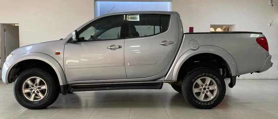 MITSUBISHI-L200 TRITON-3.2 HPE 4X4 CD 16V TURBO INTERCOOLER DIESEL 4P AUTOMÁTICO MITSUBISHI-L200 TRITON-2009
