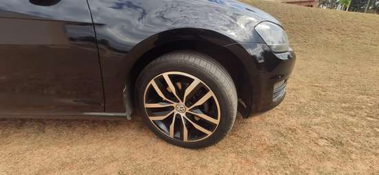 VOLKSWAGEN-GOLF-2014
