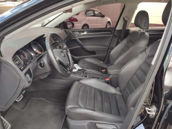 VOLKSWAGEN-GOLF-2014