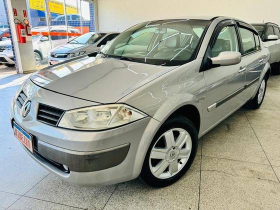 RENAULT MEGANE 2.0 DYNAMIQUE SEDAN 16V GASOLINA 4P AUTOMÁTICO