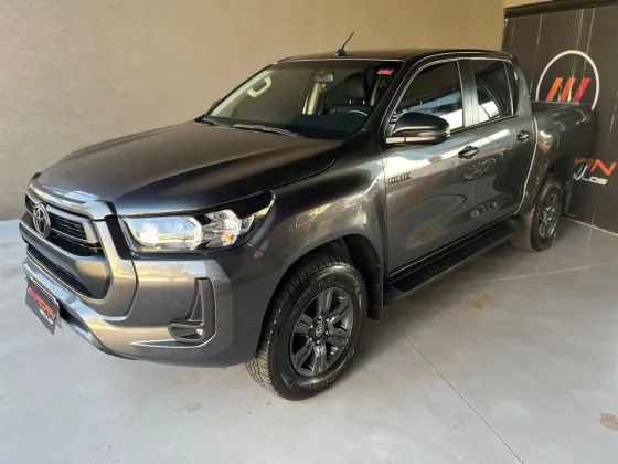 TOYOTA HILUX 2.8 D-4D TURBO DIESEL CD SR 4X4 AUTOMÁTICO