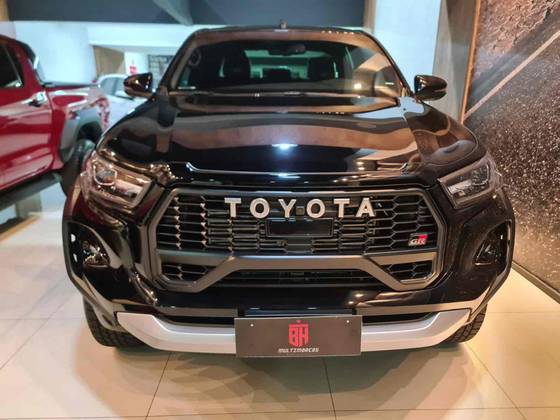 TOYOTA HILUX 2.8 D-4D TURBO DIESEL CD GR-S 4X4 AUTOMÁTICO