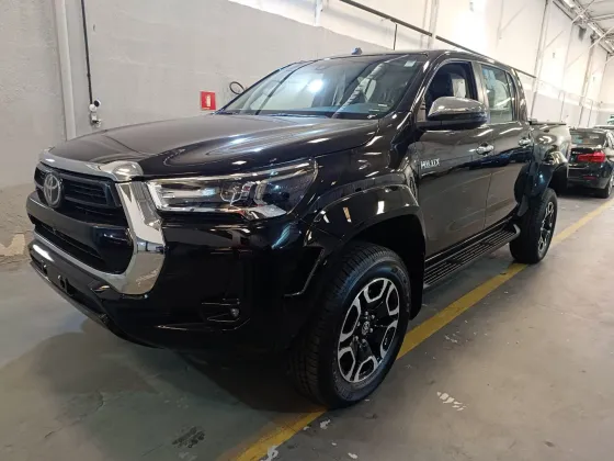 TOYOTA HILUX 2.8 D-4D TURBO DIESEL CD SRX PLUS 4X4 AUTOMÁTICO