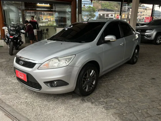FORD FOCUS 1.6 GLX SEDAN 8V FLEX 4P MANUAL