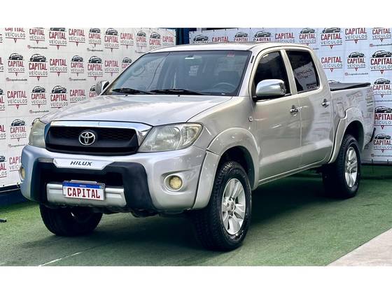 TOYOTA HILUX 2.5 STD 4X4 CD 16V TURBO DIESEL 4P MANUAL