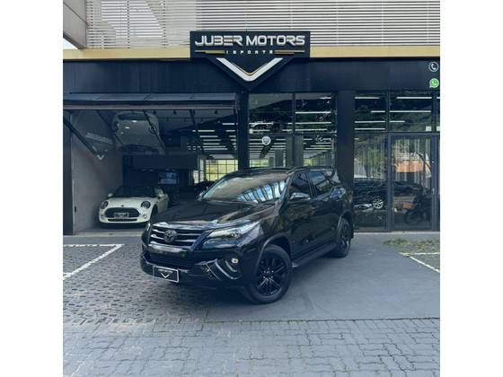 TOYOTA HILUX SW4 2.8 SRX 4X4 7 LUGARES 16V TURBO INTERCOOLER DIESEL 4P AUTOMÁTICO
