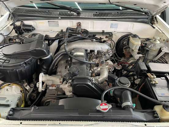 TOYOTA-HILUX SW4-2000
