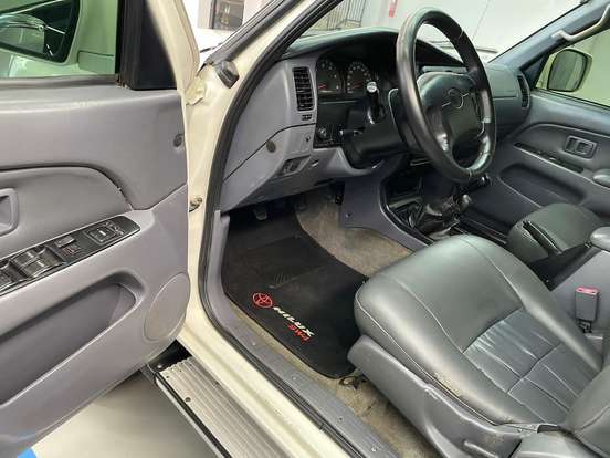 TOYOTA-HILUX SW4-2000