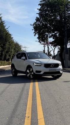 VOLVO XC40 2.0 T5 GASOLINA MOMENTUM AWD GEARTRONIC