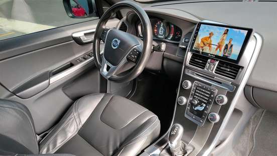 VOLVO-XC60-2015