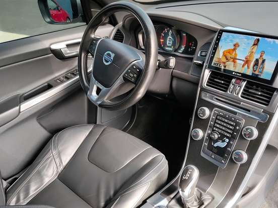 VOLVO-XC60-2.0 T5 R DESIGN TURBO GASOLINA 4P AUTOMÁTICO VOLVO-XC60-2015