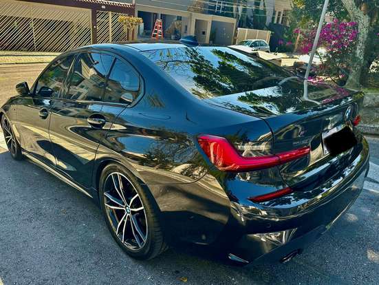 BMW-320i-2021