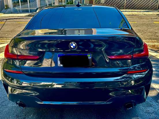 BMW-320i-2021