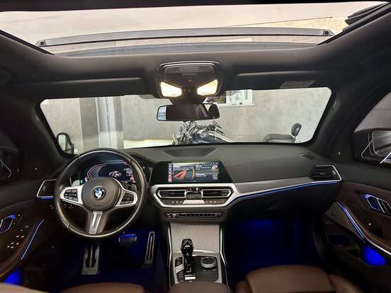 BMW-320i-2021