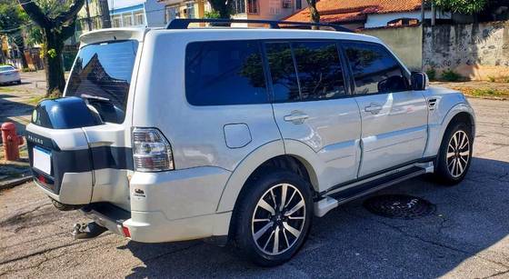 MITSUBISHI PAJERO FULL 3.2 HPE 4X4 16V TURBO INTERCOOLER DIESEL 4P AUTOMÁTICO