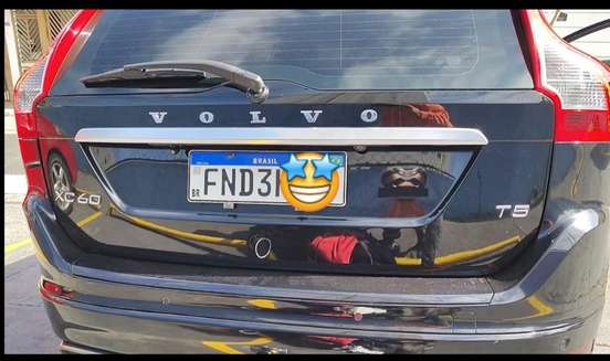 VOLVO-XC60-2015