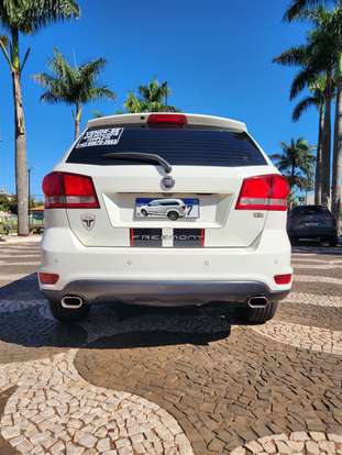 FIAT-FREEMONT-2.4 PRECISION 16V GASOLINA 4P AUTOMÁTICO FIAT-FREEMONT-2014