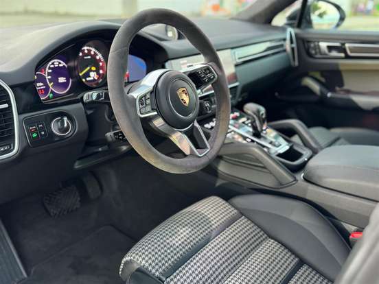 PORSCHE-CAYENNE-2023