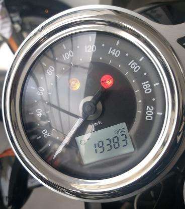 TRIUMPH-BONNEVILLE T100 BLACK 900-2020