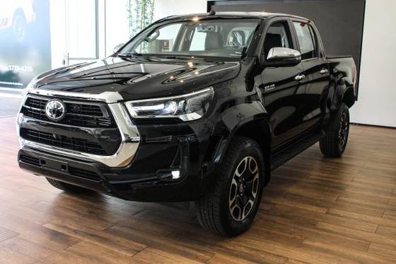 TOYOTA HILUX 2.8 D-4D TURBO DIESEL CD SRX PLUS 4X4 AUTOMÁTICO
