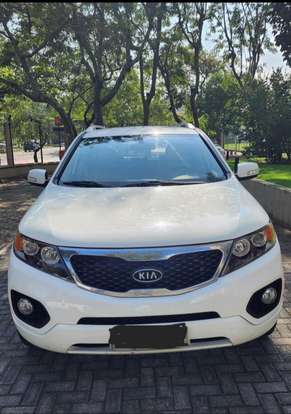 KIA-SORENTO-2011
