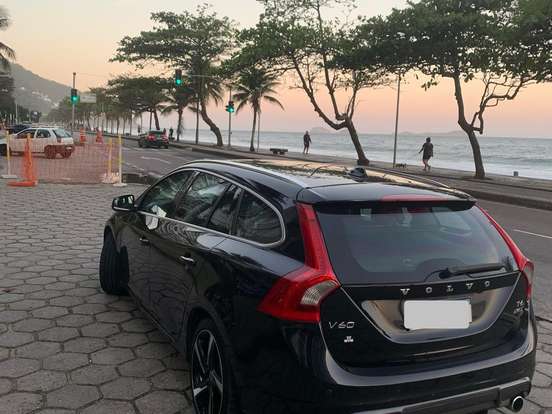 VOLVO-V60-3.0 T6 R DESIGN 24V TURBO GASOLINA 4P AUTOMÁTICO VOLVO-V60-2013