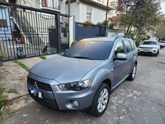 MITSUBISHI-OUTLANDER-2013