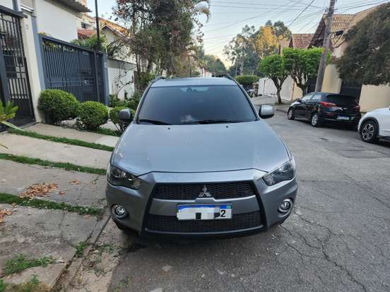MITSUBISHI-OUTLANDER-2013