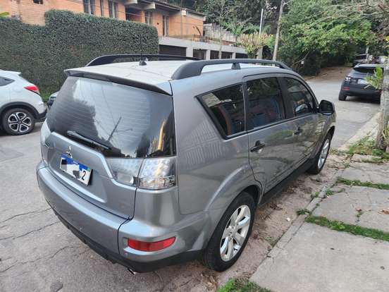 MITSUBISHI-OUTLANDER-2013