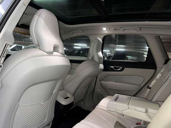 VOLVO-XC60-2.0 T5 GASOLINA MOMENTUM AWD GEARTRONIC VOLVO-XC60-2020