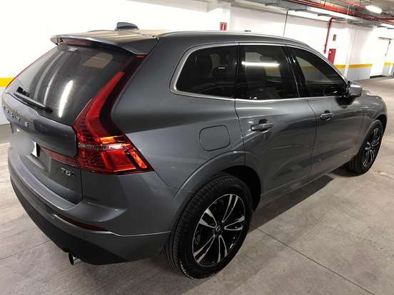 VOLVO-XC60-2020