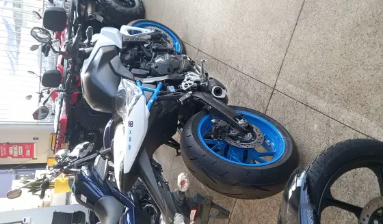 SUZUKI GSX-8S 