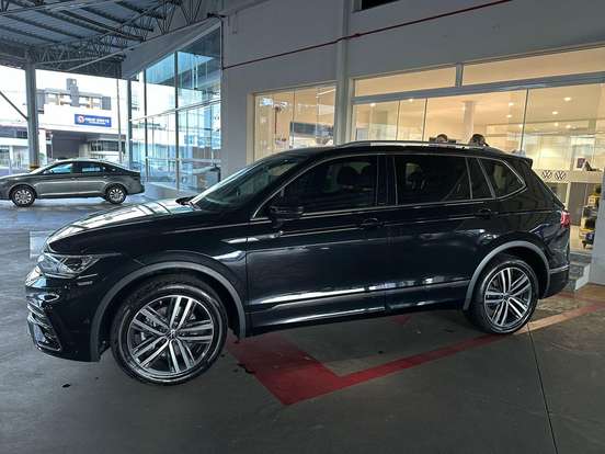 VOLKSWAGEN-TIGUAN-2023