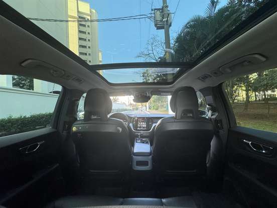 VOLVO-XC60-2017