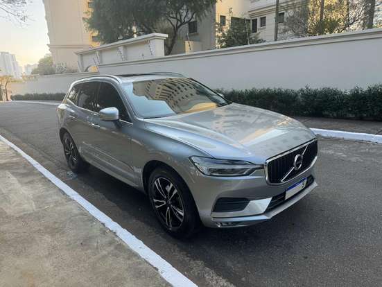 VOLVO-XC60-2017