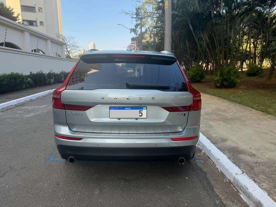 VOLVO-XC60-2017