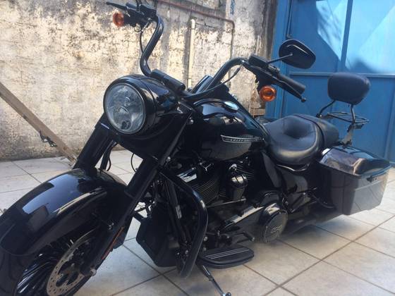 HARLEY-DAVIDSON ROAD KING SPECIAL 