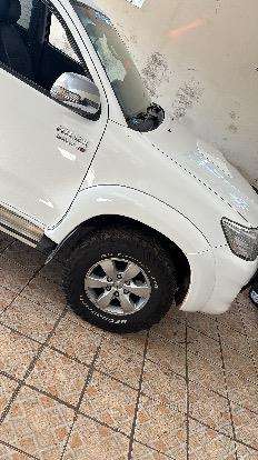 TOYOTA-HILUX-2014
