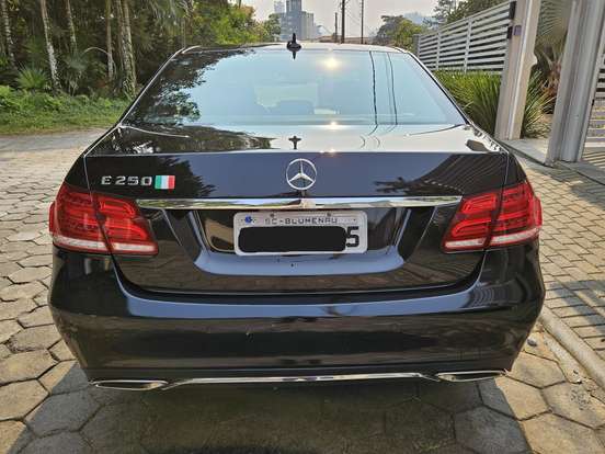 MERCEDES-BENZ-E 250-2.0 AVANTGARDE 16V TURBO GASOLINA 4P AUTOMÁTICO MERCEDES-BENZ-E 250-2013