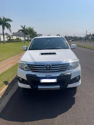 TOYOTA HILUX SW4 3.0 SRV 4X4 7 LUGARES 16V TURBO INTERCOOLER DIESEL 4P AUTOMÁTICO