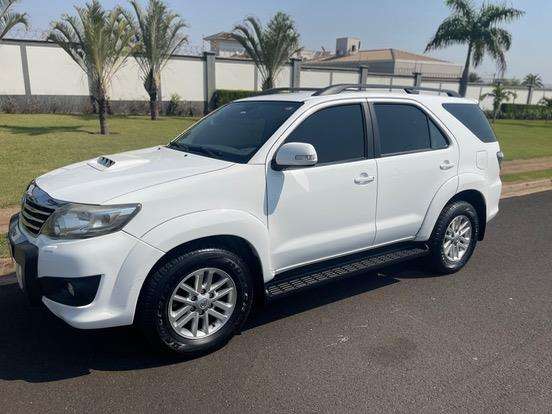TOYOTA-HILUX SW4-3.0 SRV 4X4 7 LUGARES 16V TURBO INTERCOOLER DIESEL 4P AUTOMÁTICO TOYOTA-HILUX SW4-2013