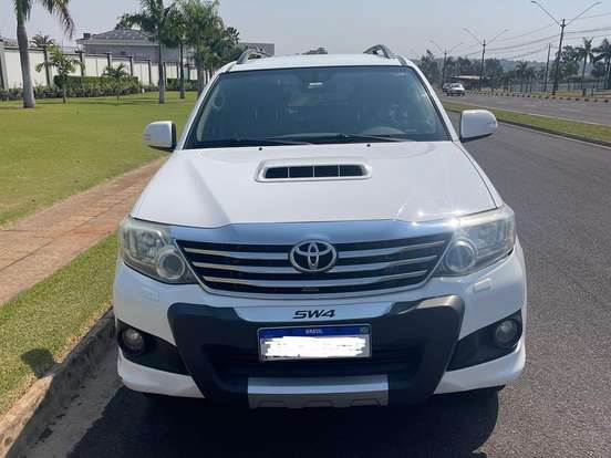 TOYOTA-HILUX SW4-3.0 SRV 4X4 7 LUGARES 16V TURBO INTERCOOLER DIESEL 4P AUTOMÁTICO TOYOTA-HILUX SW4-2013