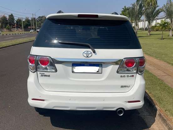 TOYOTA-HILUX SW4-3.0 SRV 4X4 7 LUGARES 16V TURBO INTERCOOLER DIESEL 4P AUTOMÁTICO TOYOTA-HILUX SW4-2013