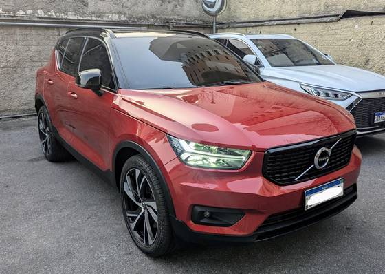 VOLVO XC40 1.5 T5 RECHARGE R-DESIGN GEARTRONIC