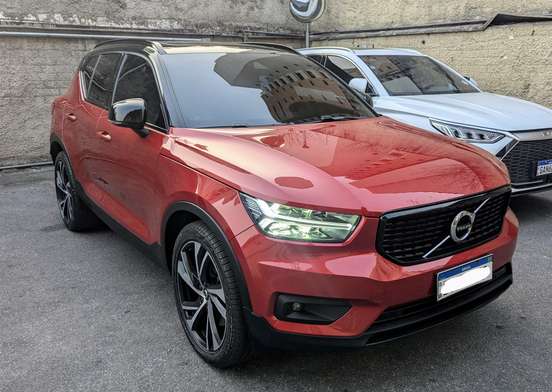 VOLVO-XC40-2020