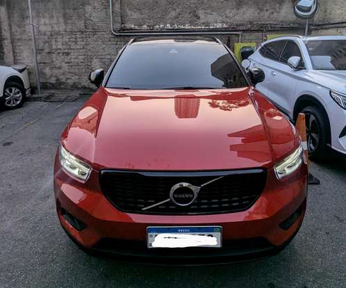 VOLVO-XC40-2020