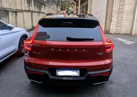 VOLVO-XC40-2020